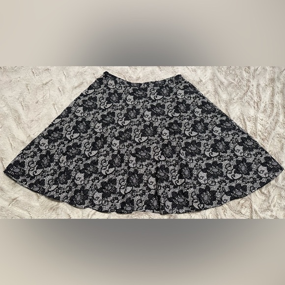 Grace Floral Lace Pattern A-Line Skirt - Picture 6 of 9